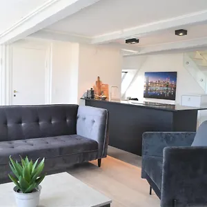 Sanders Old Square - Smart One-bedroom Near Stroget Apartment